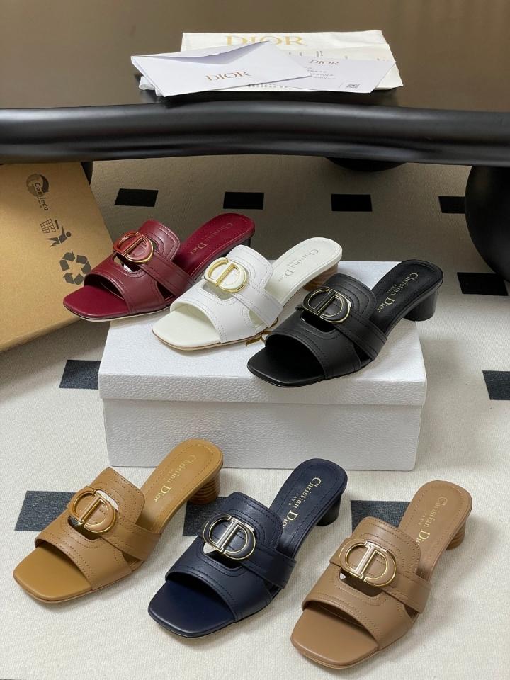 Dior 30 Montaigne Heeled Slide
Black Calfskin
KCQ883VEA_S900 40mm (2)-duoc-ban-tai-Hvip Shoes and Clothes