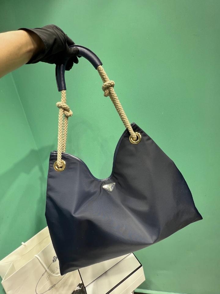 Prada Mariner large Re-Nylon shoulder bag Baltic Blue 1BC244
48x39x14cm-duoc-ban-tai-Hvip Bags and Accessories