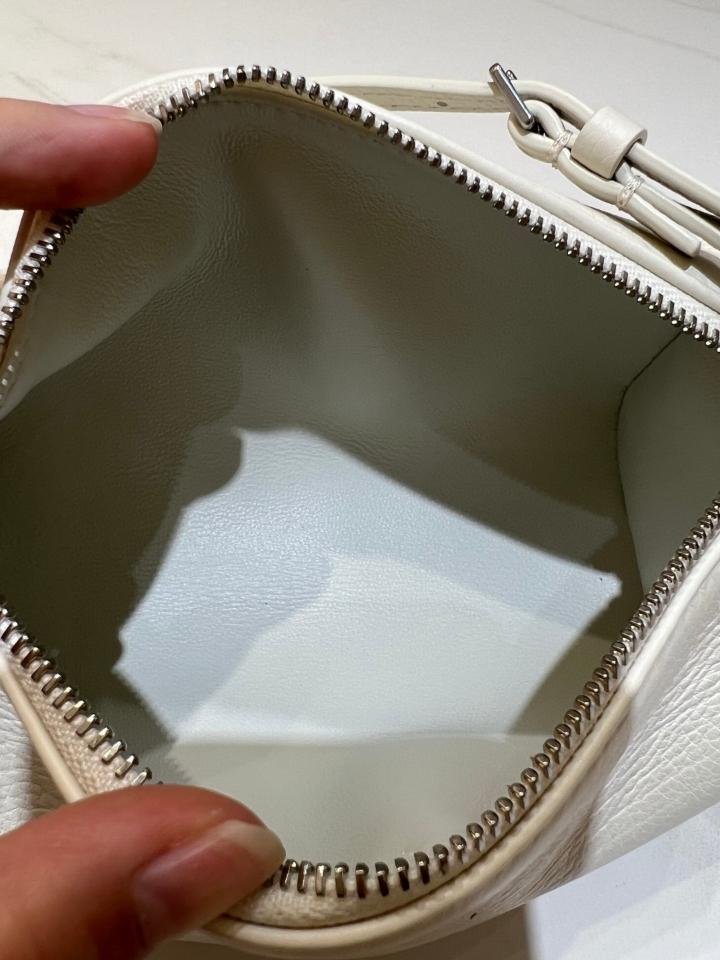 The Row 90's Bag in grained calfskin Leather white 19.5x10x 8cm -duoc-ban-tai-Hvip Bags and Accessories