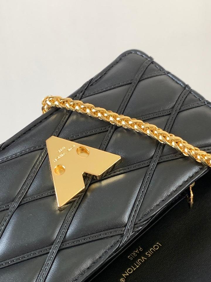 Louis Vuitton M13139
Túi Wallet On Chain GO-14 20.0 x 12.0 x 5.0cm (1)-duoc-ban-tai-Hvip Bags and Accessories