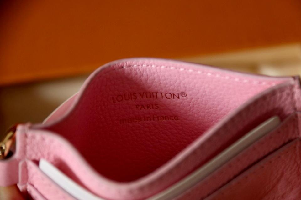 Louis Vuitton M13647
LV Charms Card Holder pink-duoc-ban-tai-Hvip Bags and Accessories