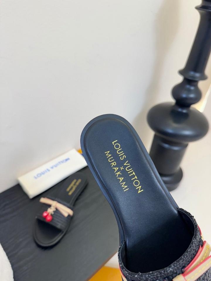 Louis Vuitton 1AHLRN
New
LV x TM Lily Flat Mule black -duoc-ban-tai-Hvip Shoes and Clothes