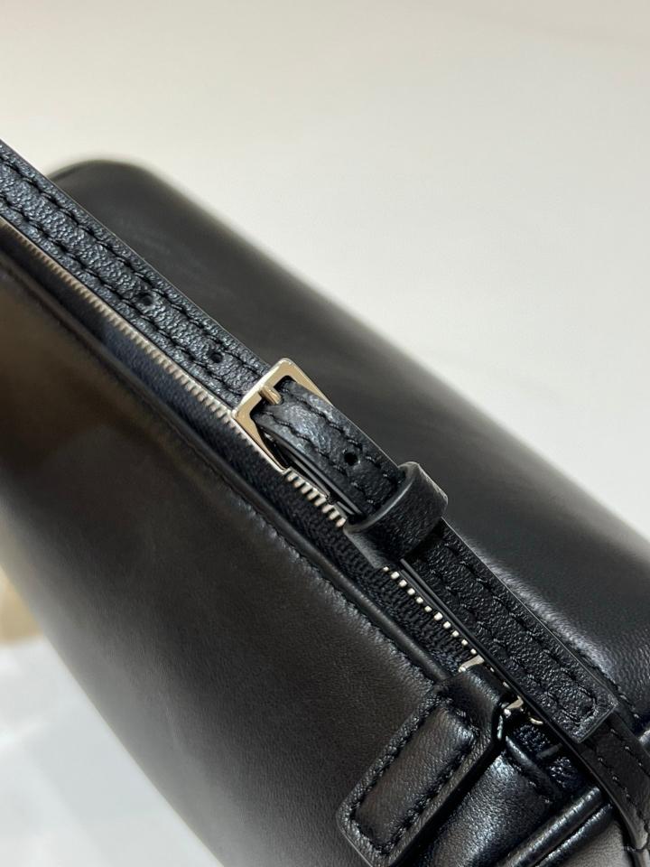 The Row 90's Bag in smooth calfskin Leather black 19.5x10x 8cm-duoc-ban-tai-Hvip Bags and Accessories