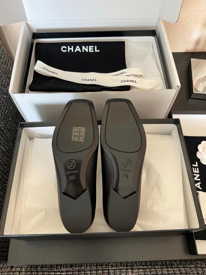 Chanel Ballet flats
 
Crocodile Embossed Calfskin & Patent Calfskin 
Black & white G47182 -duoc-ban-tai-Hvip Shoes and Clothes