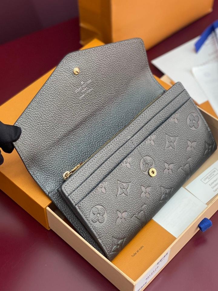 Louis Vuitton M12172
Sarah Wallet-duoc-ban-tai-Hvip Bags and Accessories