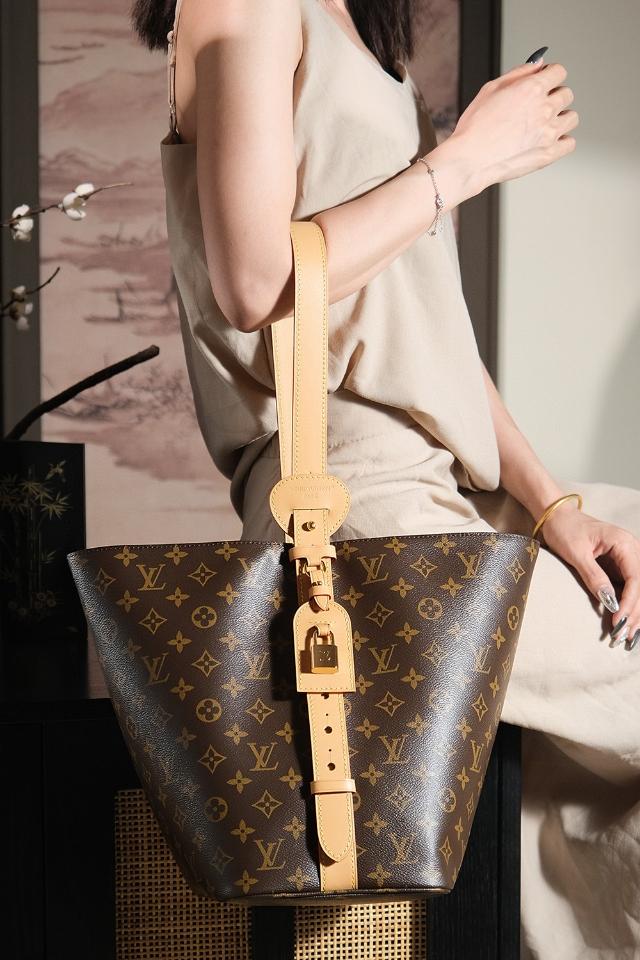 Louis Vuitton M12926
Túi All In GM 𝟑𝟏*𝟏𝟖*𝟐𝟔𝐜𝐦-duoc-ban-tai-Hvip Bags and Accessories