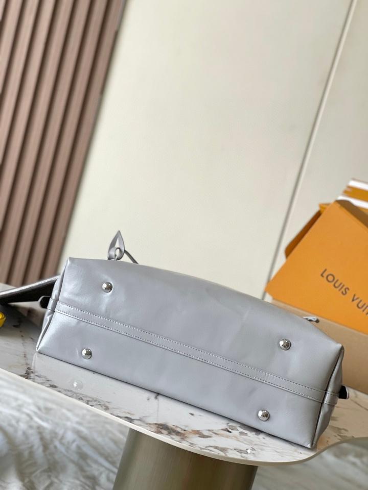 Louis Vuitton M12583
Túi CarryAll Vibe MM 39x30x15cm L1-duoc-ban-tai-Hvip Bags and Accessories