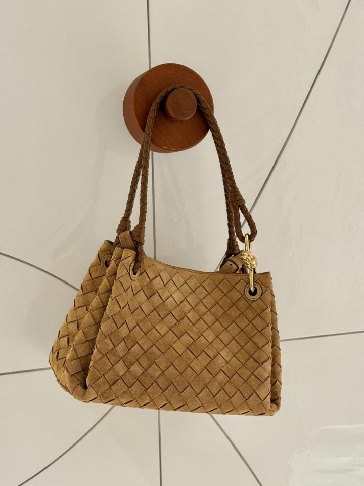 Bottega Veneta medium suede Parachute amber  835921 29.5x17.5x18.5cm -duoc-ban-tai-Hvip Bags and Accessories