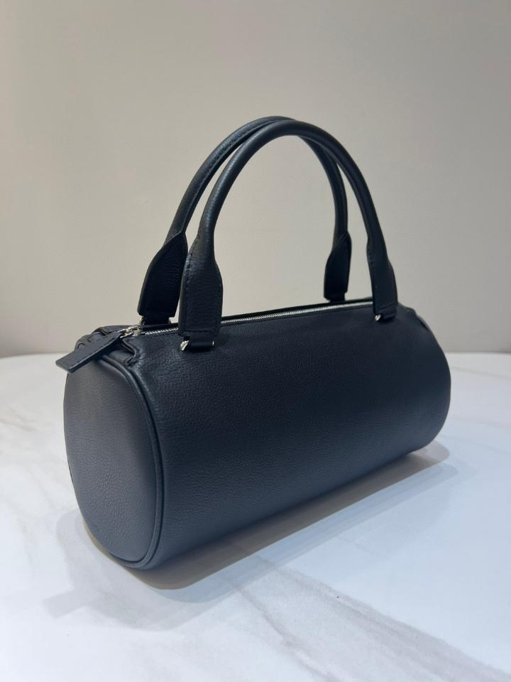 THE ROW 
Edith Small leather shoulder bag black 25x9x13x12cm-duoc-ban-tai-Hvip Bags and Accessories