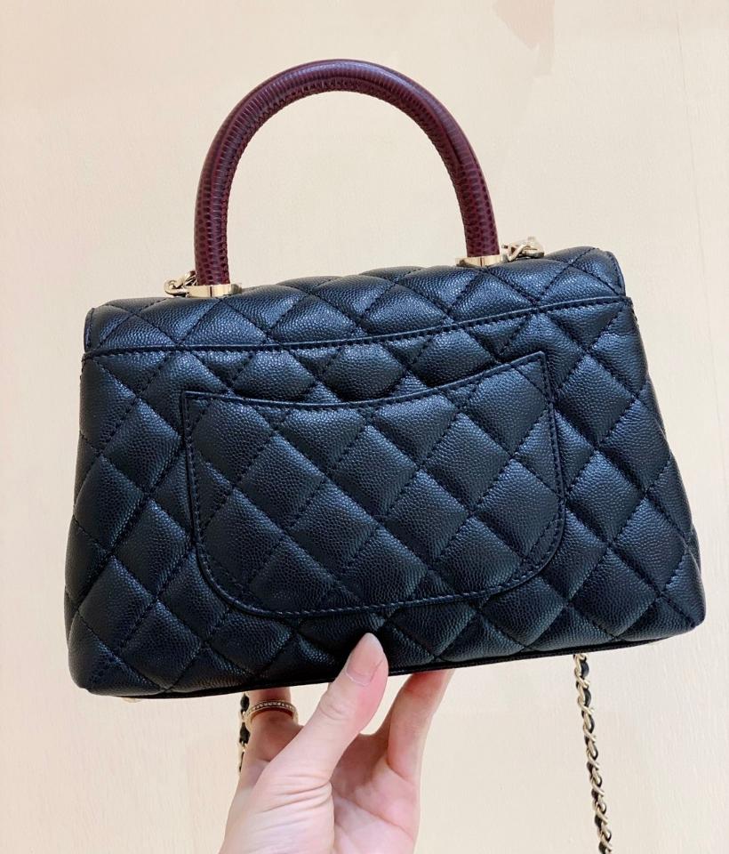 Chanel 22A small coco handle bag Grained calfskin ,Shiny gold tone metal ,black, burgundy handle AS92990 23cm-duoc-ban-tai-Hvip Bags and Accessories
