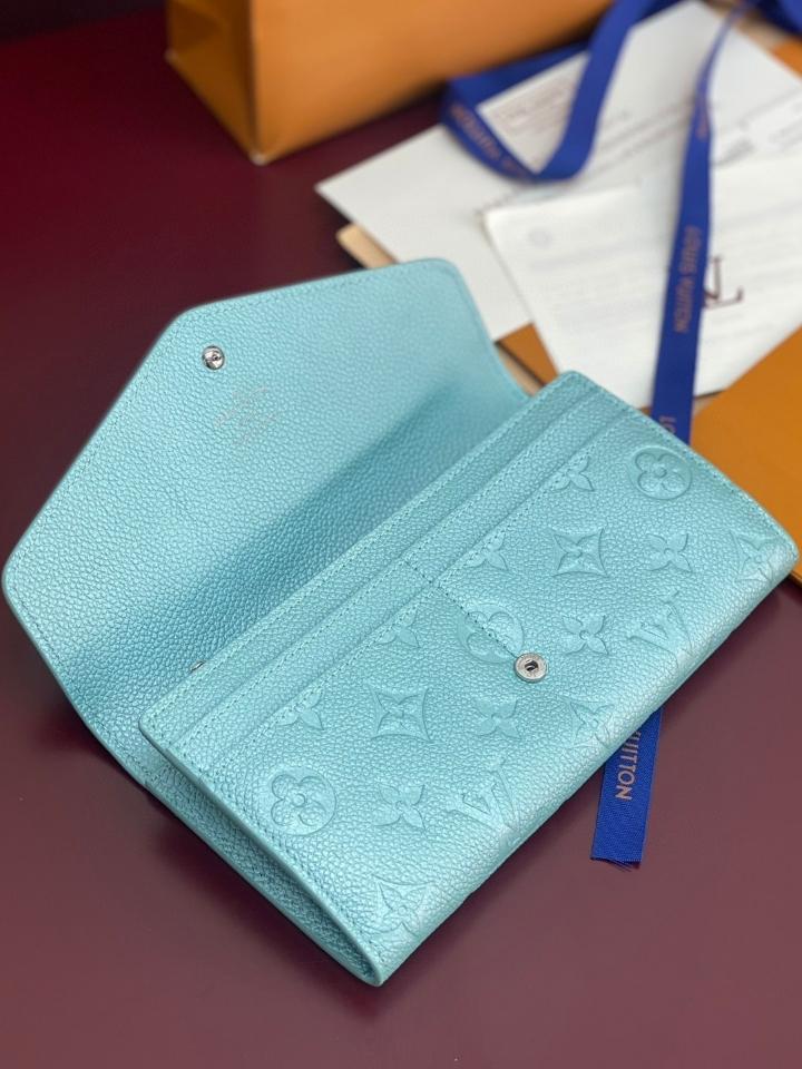 Louis Vuitton M12172
Sarah Wallet blue-duoc-ban-tai-Hvip Bags and Accessories