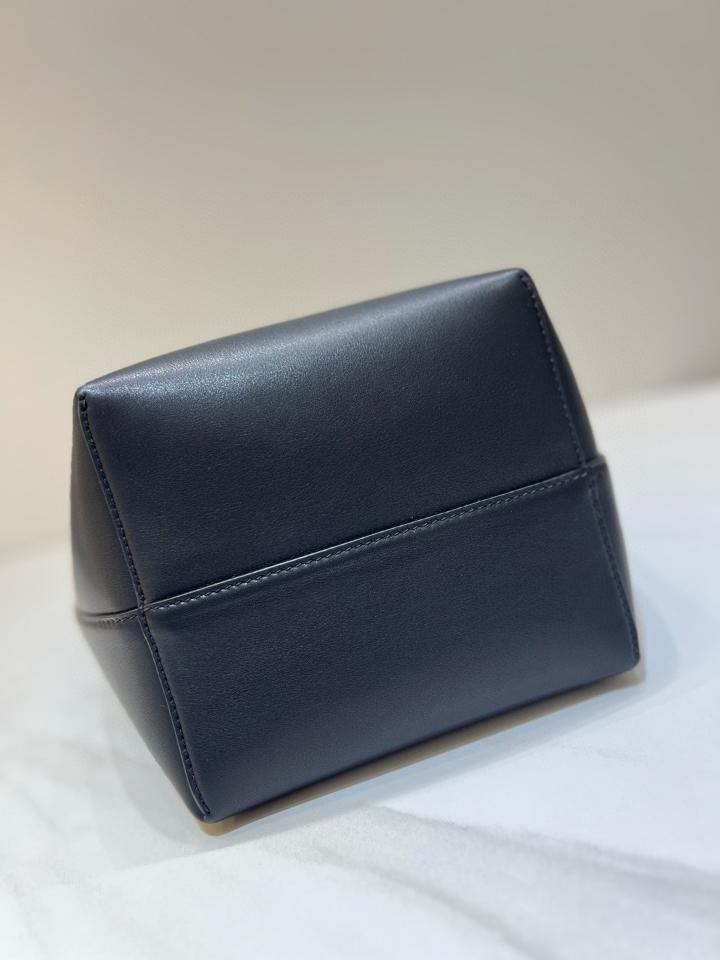 THE ROW Medium N/S Park smooth calfskin leather tote bag black 30X28X15.5cm -duoc-ban-tai-Hvip Bags and Accessories