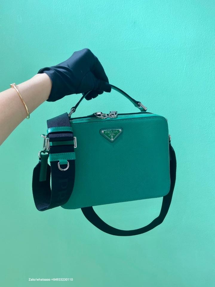 Prada Medium Prada Brique Saffiano leather bag 2VH069 green 22x16x6cm -duoc-ban-tai-Hvip Bags and Accessories