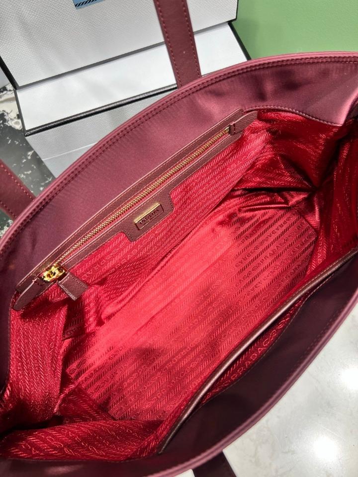 Prada Re-Edition 1978 medium Re-Nylon and Saffiano leather tote bag burgundy 1BG555 35x26x15cm-duoc-ban-tai-Hvip Bags and Accessories
