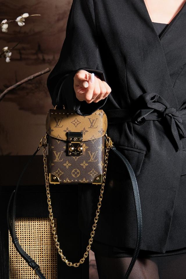Louis Vuitton M82465
Túi Dạng Hộp Camera Box 𝟏𝟐.𝟓*𝟏𝟕.𝟔*𝟔𝐜𝐦-duoc-ban-tai-Hvip Bags and Accessories