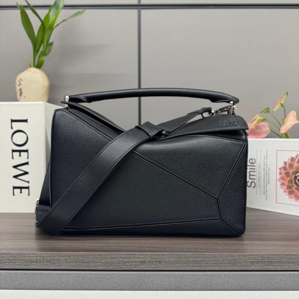 Loewe Large Puzzle bag in supple grained calfskin B510PNLX03 black -duoc-ban-tai-Hvip Bags and Accessories