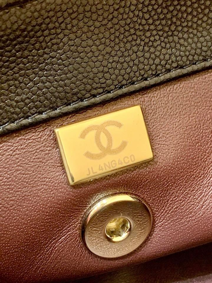 Chanel 22A small coco handle bag Grained calfskin ,Shiny gold tone metal ,black, burgundy handle AS92990 23cm-duoc-ban-tai-Hvip Bags and Accessories