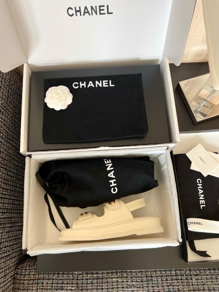 Chanel Sandals
Lambskin 
White G46339 -duoc-ban-tai-Hvip Shoes and Clothes