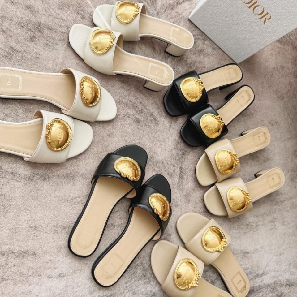 Dior Médaillon Buckle  Slide
Black Lambskin -duoc-ban-tai-Hvip Shoes and Clothes