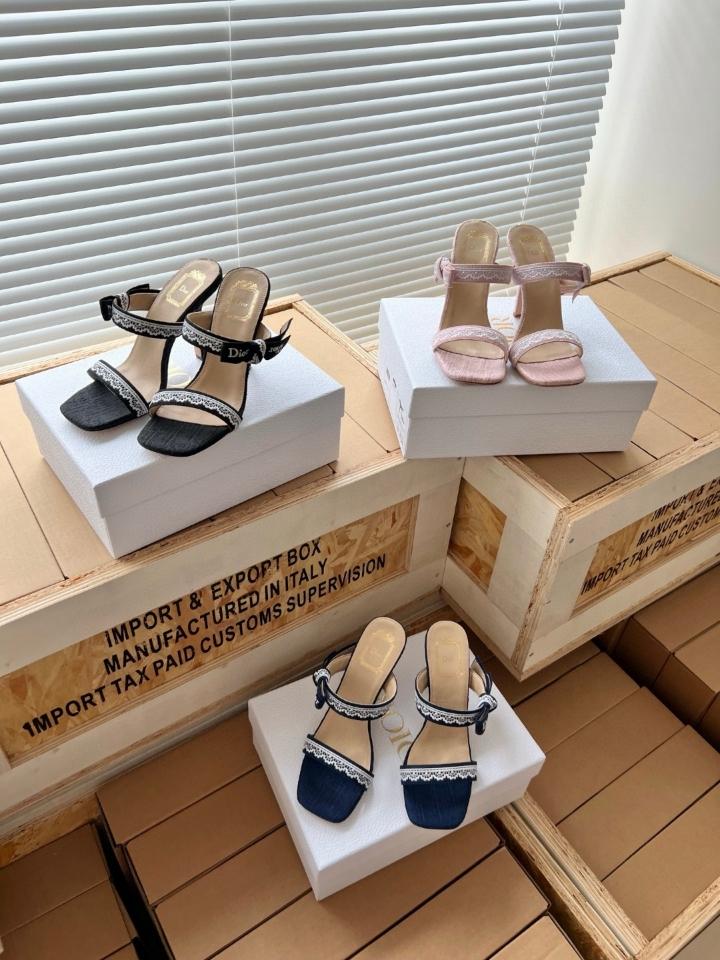 Dior Heeled Sandal with Straps
Navy Embroidered Cotton -duoc-ban-tai-Hvip Shoes and Clothes
