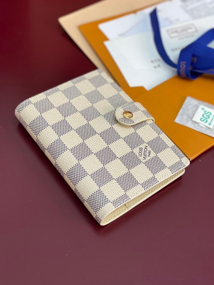 Louis Vuitton R20706
Customizable
Small Ring Agenda Cover-duoc-ban-tai-Hvip Bags and Accessories