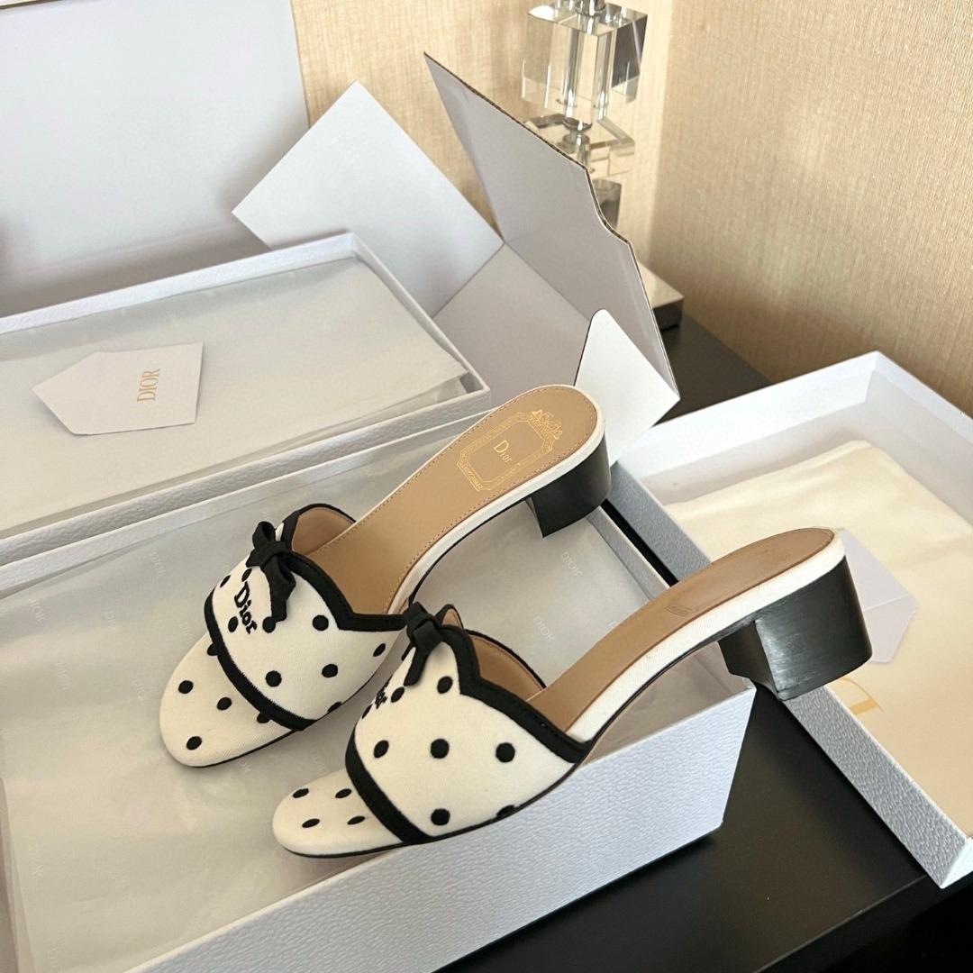 Dior Dway Heeled SlideWhite Cotton Embroidered with Black PolkaDior Motif-duoc-ban-tai-Hvip Shoes and Clothes