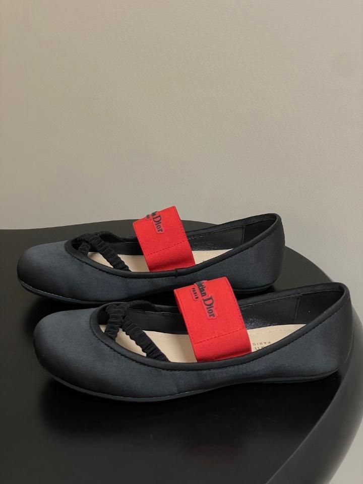 Dior Shade Ballet Flat
Black silk and Elastic Straps
 KDF012LAB (2)-duoc-ban-tai-Hvip Shoes and Clothes