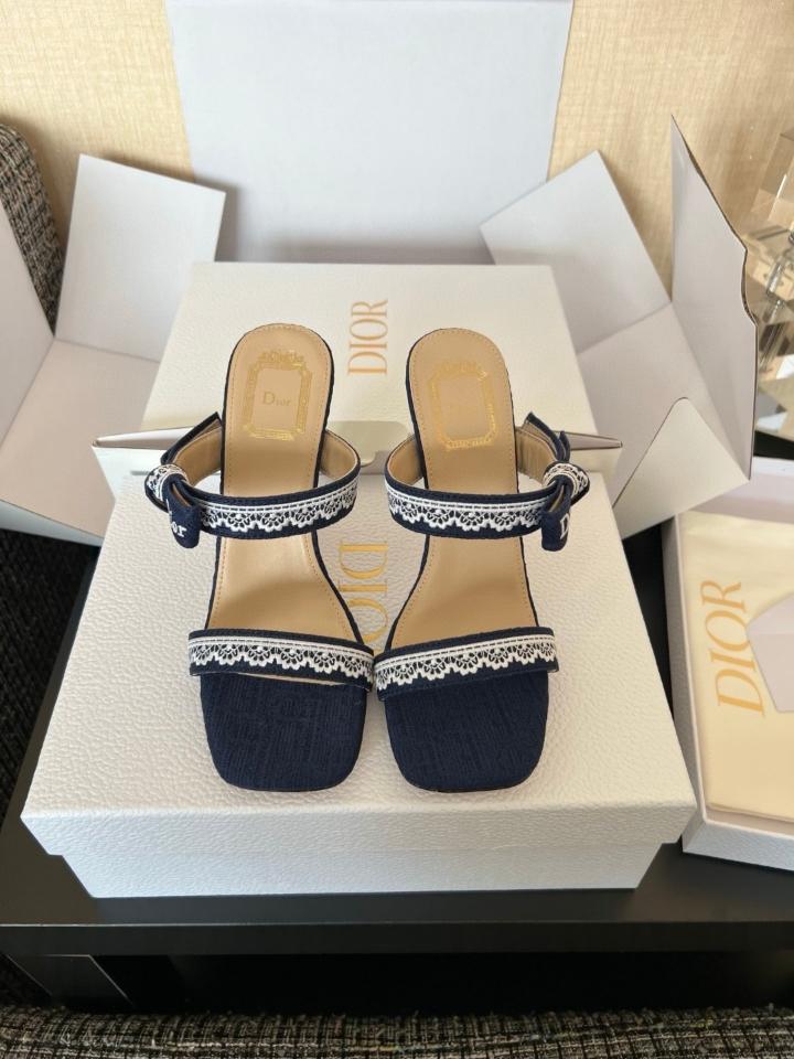 Dior Heeled Sandal with Straps
Navy Embroidered Cotton -duoc-ban-tai-Hvip Shoes and Clothes