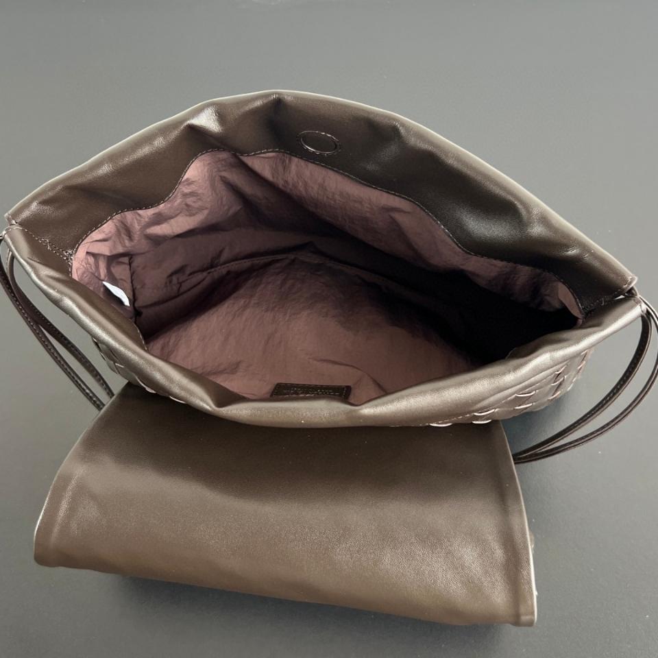 Bottega Veneta Giorno Fondant 857657 33x19x8cm -duoc-ban-tai-Hvip Bags and Accessories