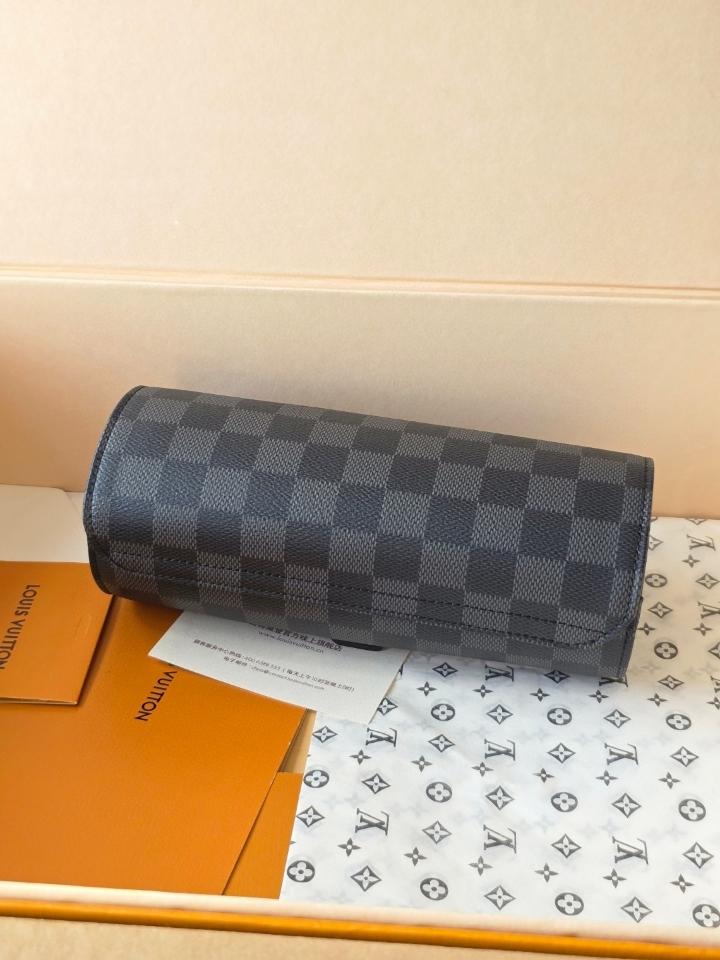 Louis Vuitton M43385
3 Watch Case 20x8x8cm.-duoc-ban-tai-Hvip Bags and Accessories
