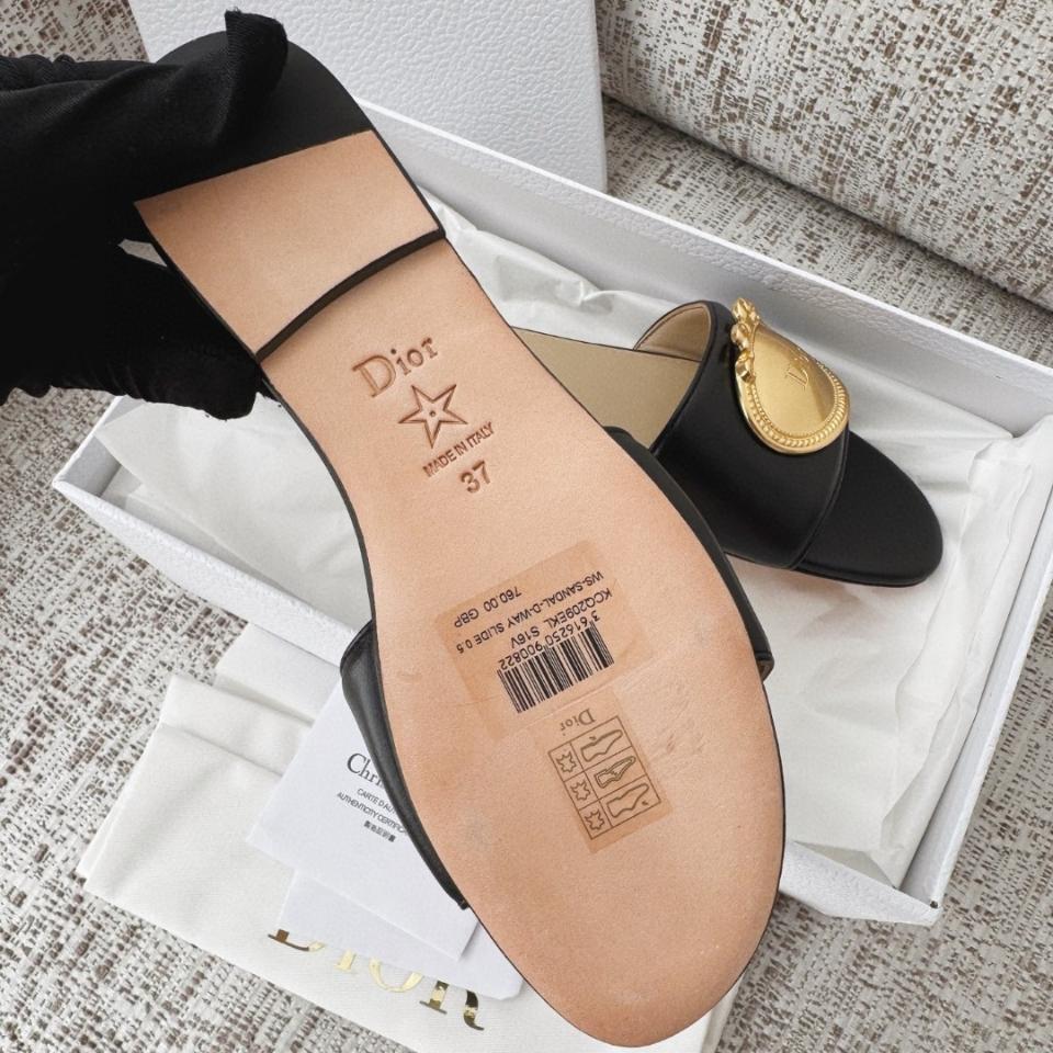 Dior Médaillon Buckle  Slide
Black Lambskin -duoc-ban-tai-Hvip Shoes and Clothes
