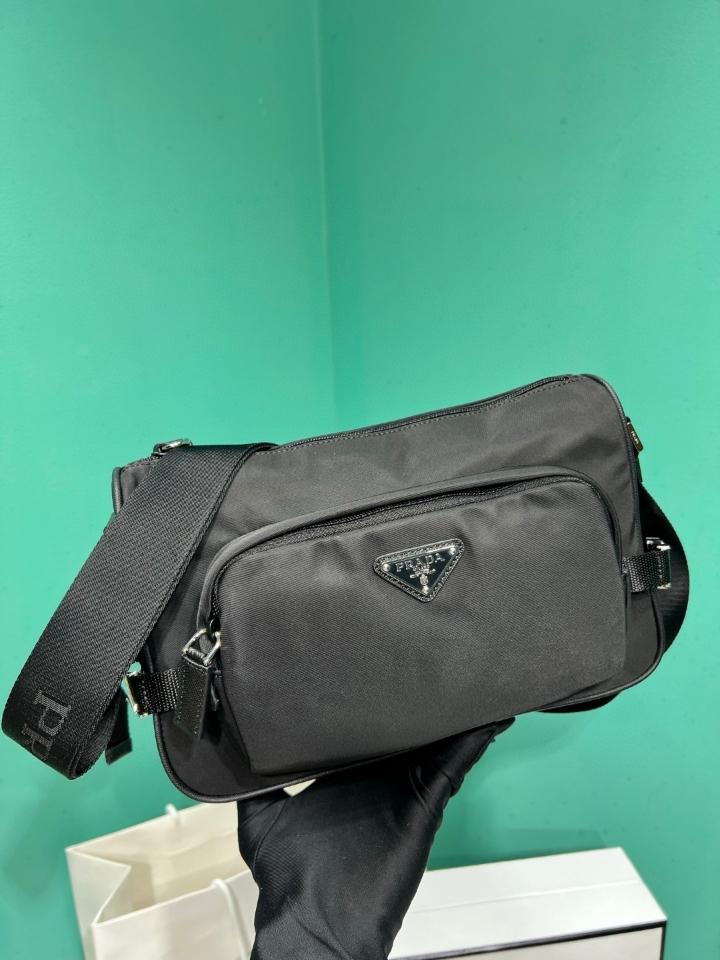 Prada Medium Re-Nylon and Saffiano leather shoulder bag black 2VH192 28x17.5x10cm-duoc-ban-tai-Hvip Bags and Accessories