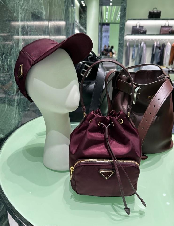 Prada Duet Re-Nylon bucket bag 1BH038 burgundy 18x23×12cm-duoc-ban-tai-Hvip Bags and Accessories