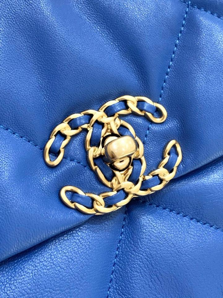 Chanel CHANEL 19 Handbag   Shiny Lambskin, Gold-Tone, Silver-Tone & Ruthenium-Finish Metal  blue AS1160 16 x 26 x 9cm-duoc-ban-tai-Hvip Bags and Accessories