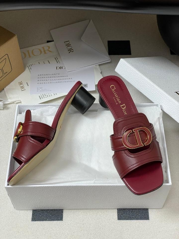 Dior 30 Montaigne Heeled Slide
Red Ruby Calfskin
KCO374CFY 40mm (2) -duoc-ban-tai-Hvip Shoes and Clothes