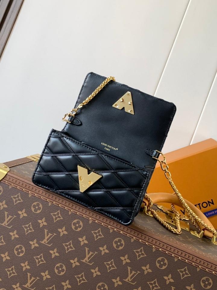 Louis Vuitton M13139
Túi Wallet On Chain GO-14 20.0 x 12.0 x 5.0cm (1)-duoc-ban-tai-Hvip Bags and Accessories