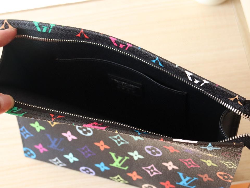 Louis Vuitton M13746
New Drop
LV x TM Toiletry Pouch black-duoc-ban-tai-Hvip Bags and Accessories