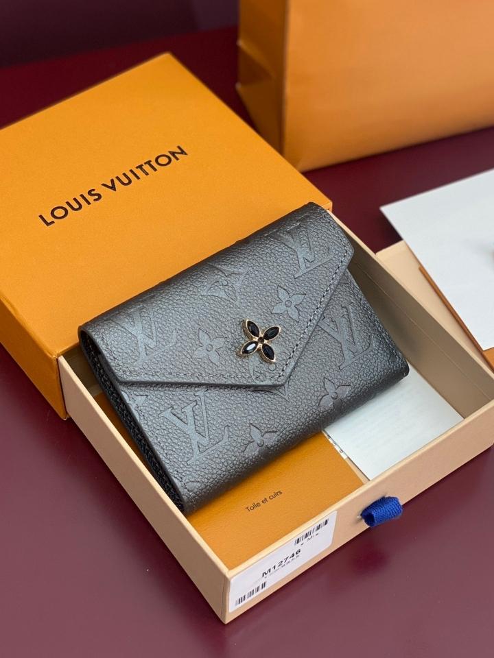 Louis Vuitton M12746
Victorine Wallet-duoc-ban-tai-Hvip Bags and Accessories