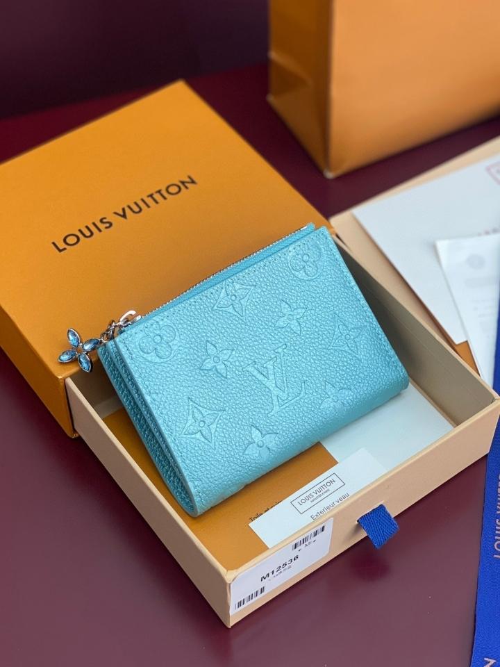 Louis Vuitton M12536
Lisa Wallet-duoc-ban-tai-Hvip Bags and Accessories
