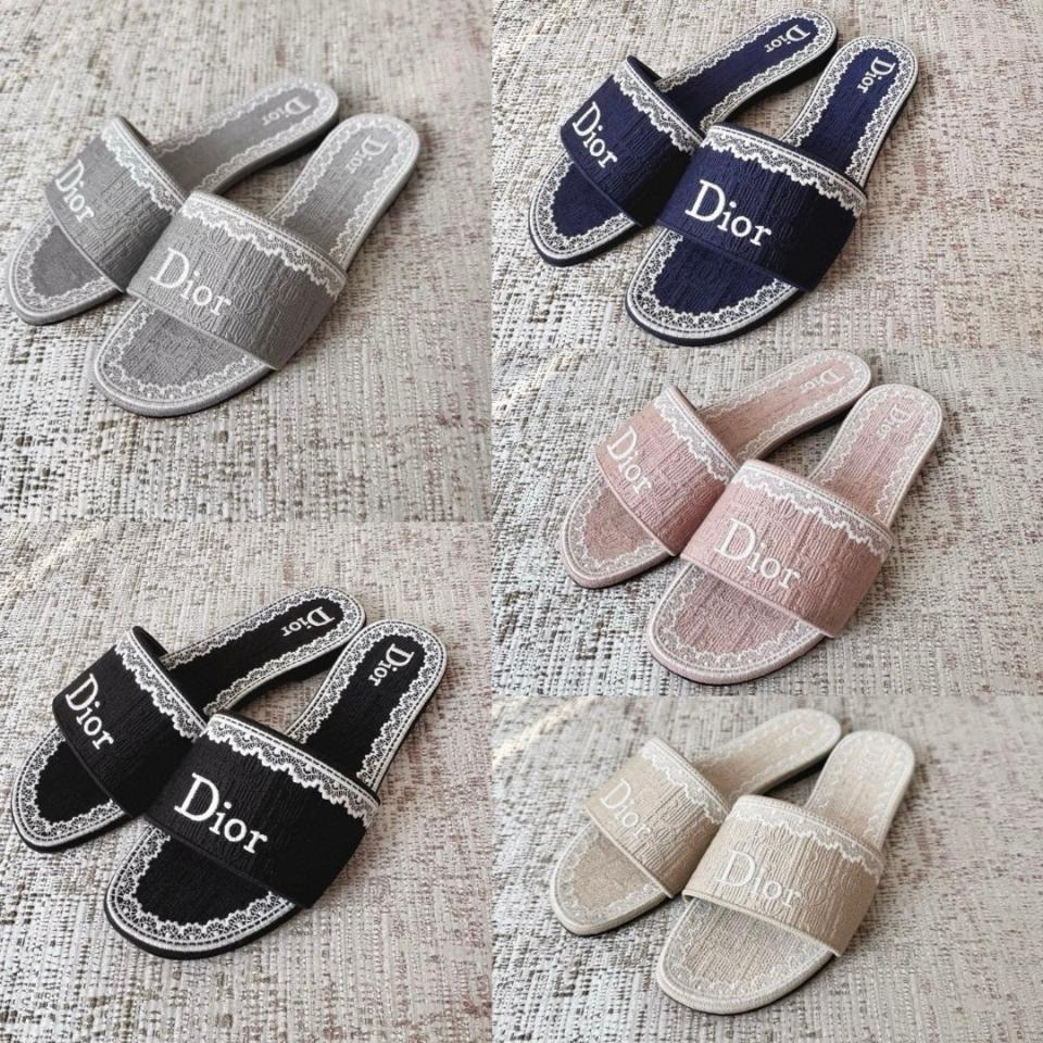 Dior Dentelle Slide
Black Dior Oblique Embroidered Cotton and White Lace KCO531OCC -duoc-ban-tai-Hvip Shoes and Clothes