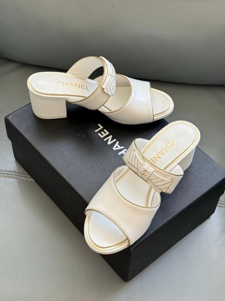 Chanel mules sandals in white leather(1)-duoc-ban-tai-Hvip Shoes and Clothes