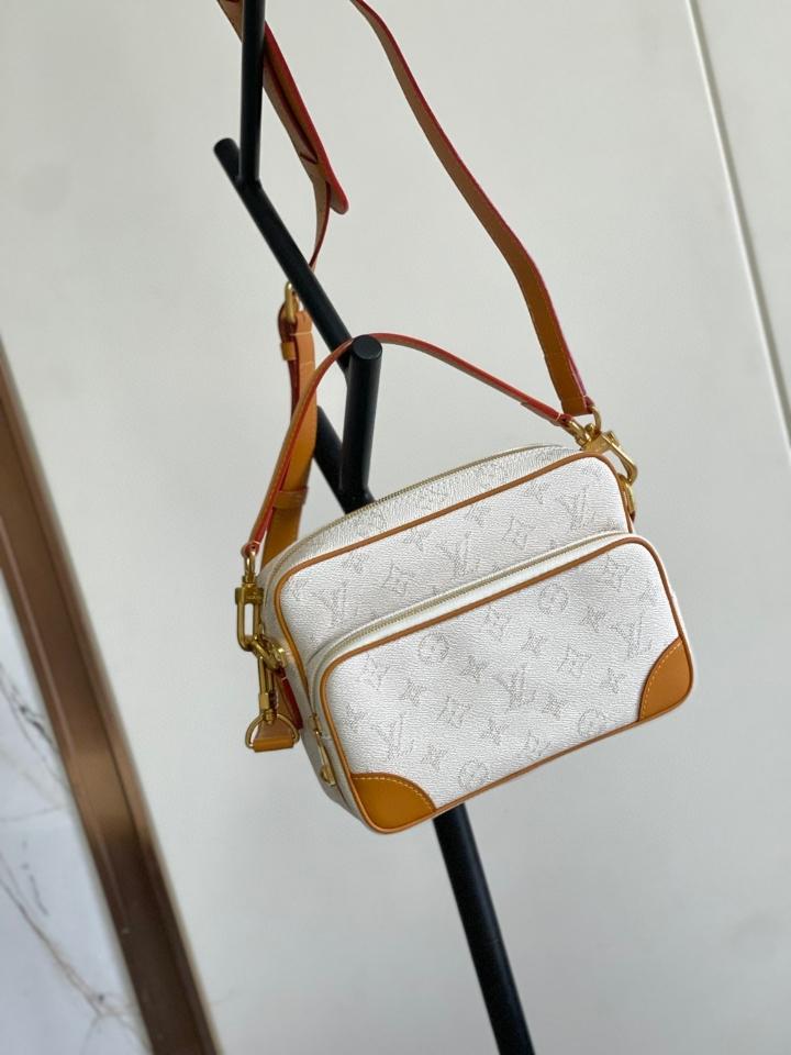 Louis Vuitton M14682
Túi Nil 25*17.5*11CM L1 Sao chép-duoc-ban-tai-Hvip Bags and Accessories