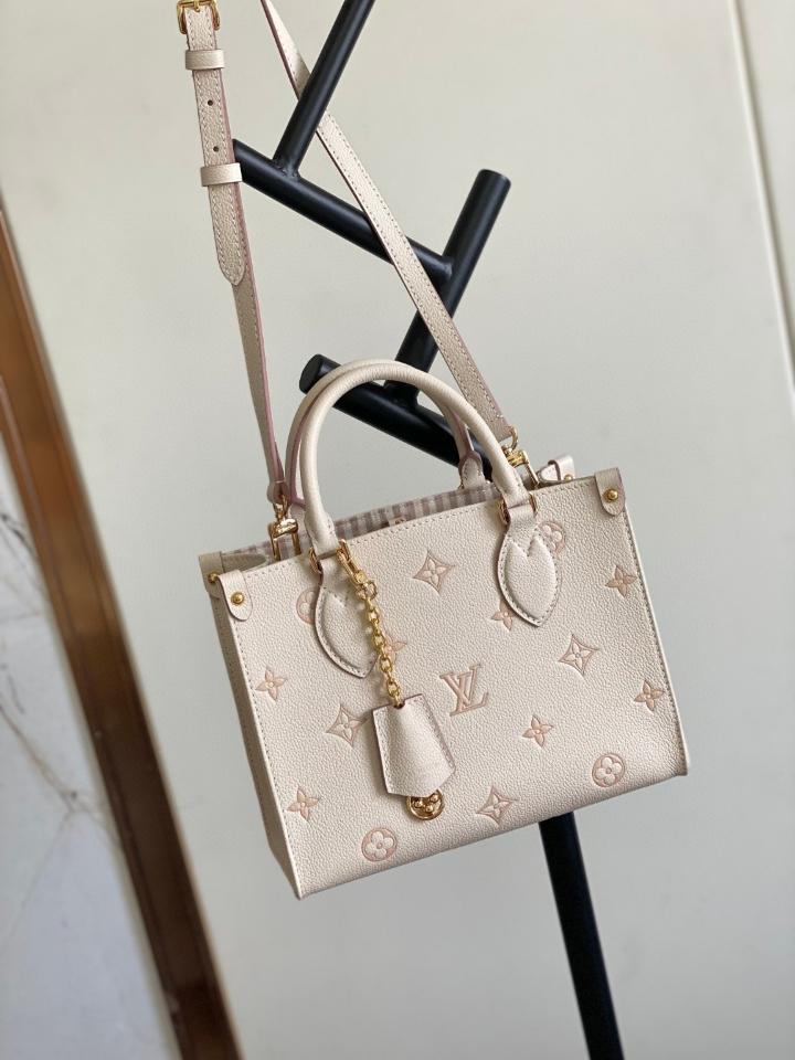 Louis Vuitton M14403
NEW
OnTheGo PM 19 x 11.5 x 25-duoc-ban-tai-Hvip Bags and Accessories