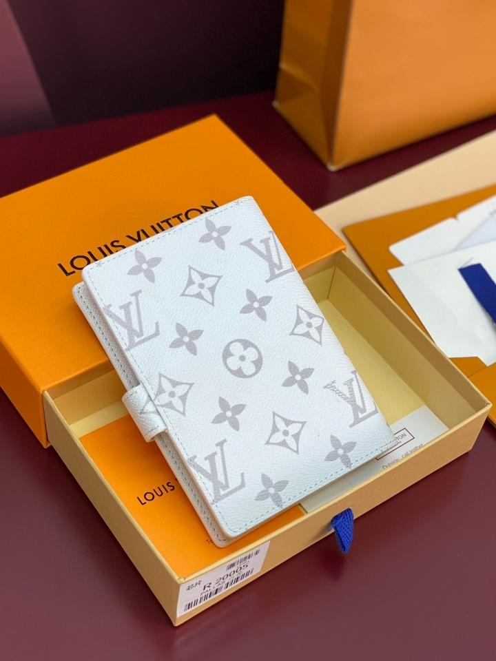 Louis Vuitton R20005
Customizable
Small Ring Agenda Cover white-duoc-ban-tai-Hvip Bags and Accessories