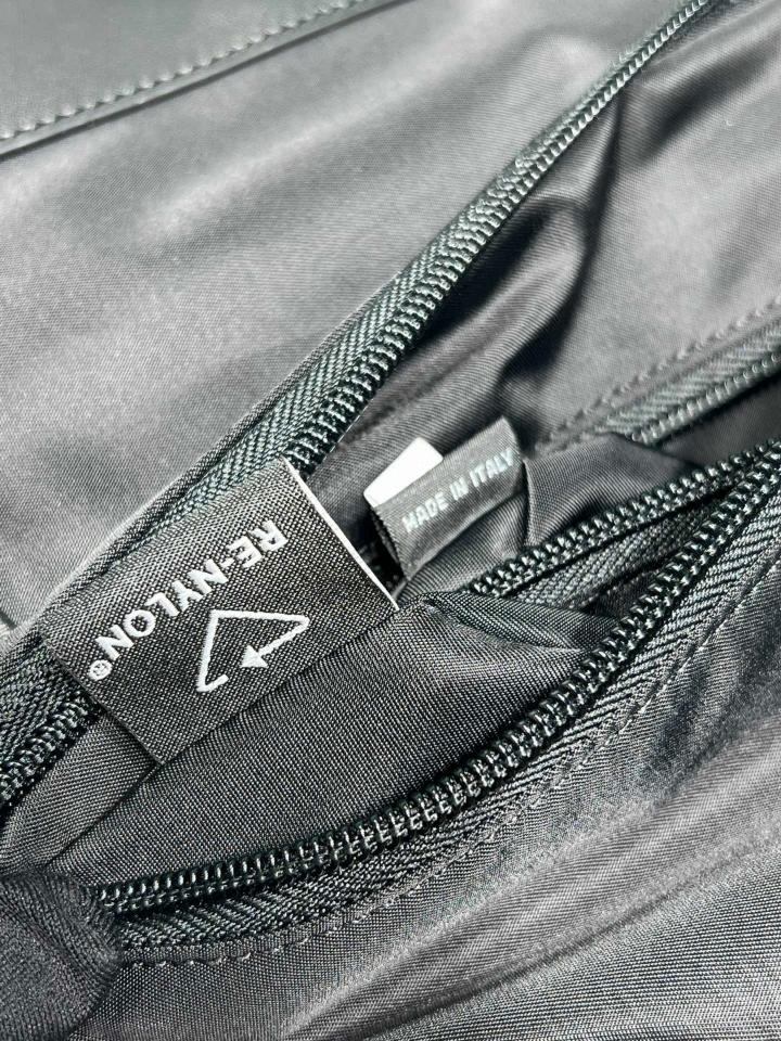 Prada Re-Nylon and suede belt bag Musk black  2VH176 18x15x5cm-duoc-ban-tai-Hvip Bags and Accessories