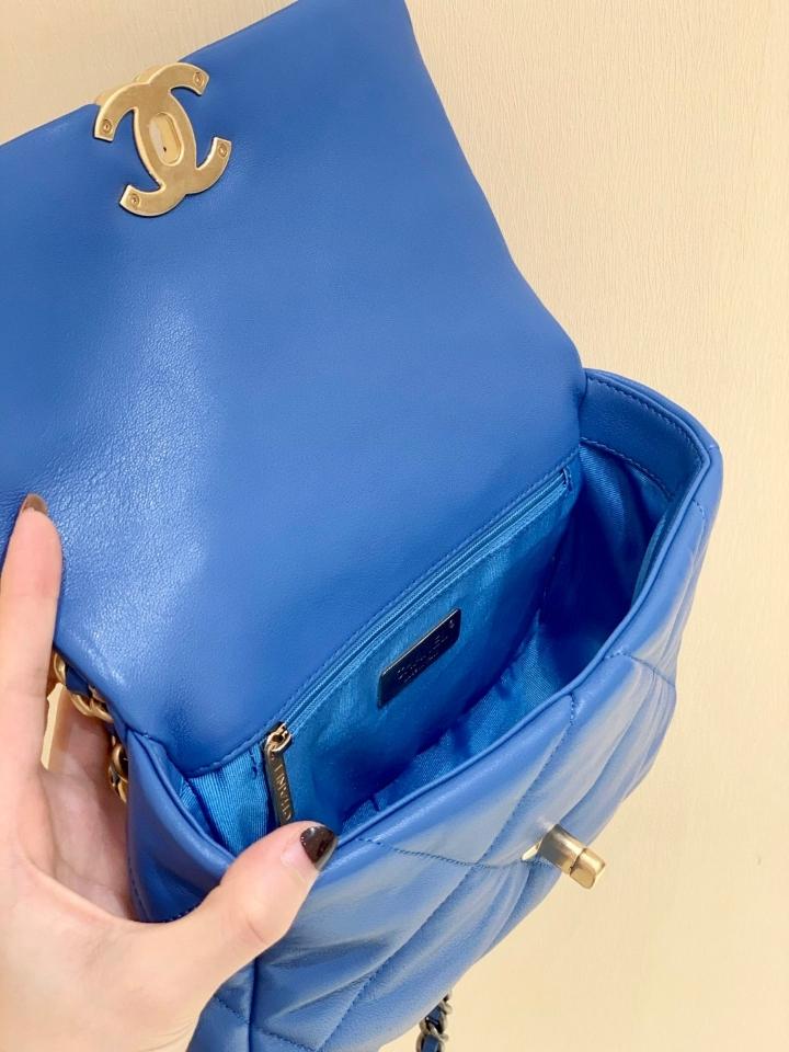 Chanel CHANEL 19 Handbag   Shiny Lambskin, Gold-Tone, Silver-Tone & Ruthenium-Finish Metal  blue AS1160 16 x 26 x 9cm-duoc-ban-tai-Hvip Bags and Accessories