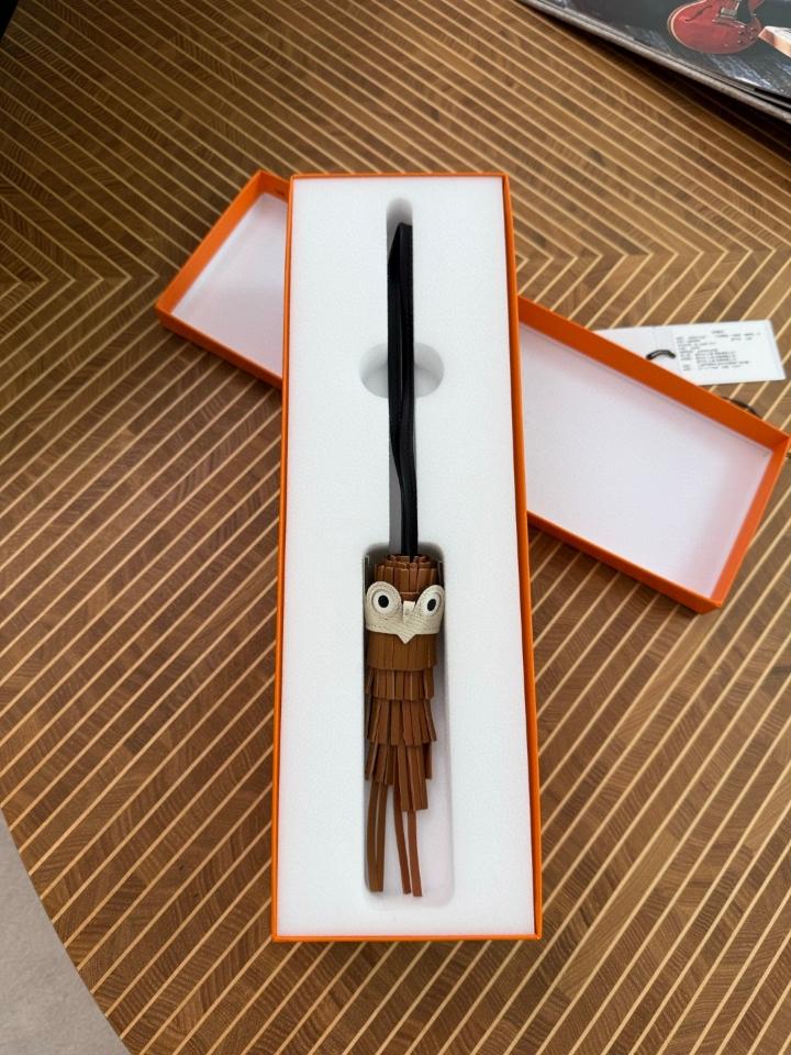 Hermès Chouette charm gold / pain d'épice / noir / nata / blanc H085001CAAB-duoc-ban-tai-Hvip Bags and Accessories