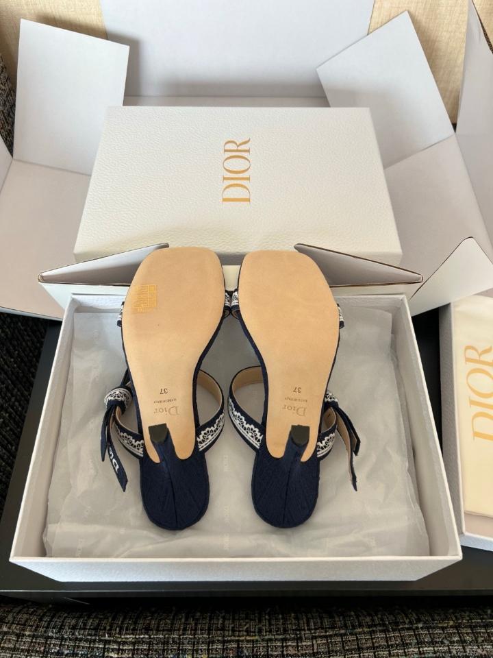 Dior Heeled Sandal with Straps
Navy Embroidered Cotton -duoc-ban-tai-Hvip Shoes and Clothes