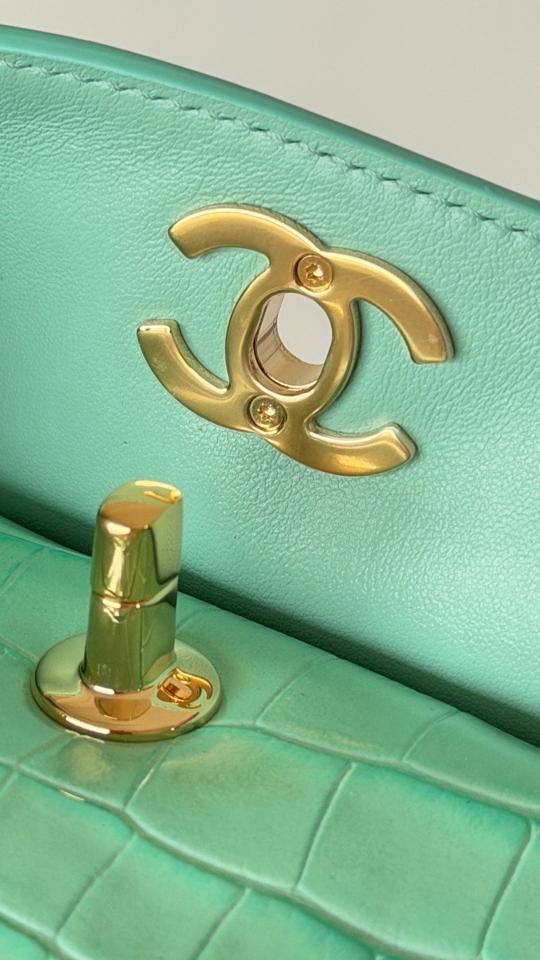 Chanel Small Shopping Bag
 
Crocodile Embossed Calfskin & Gold-Tone Metal 
Green AS6243
20 x 39 x 13cm-duoc-ban-tai-Hvip Bags and Accessories