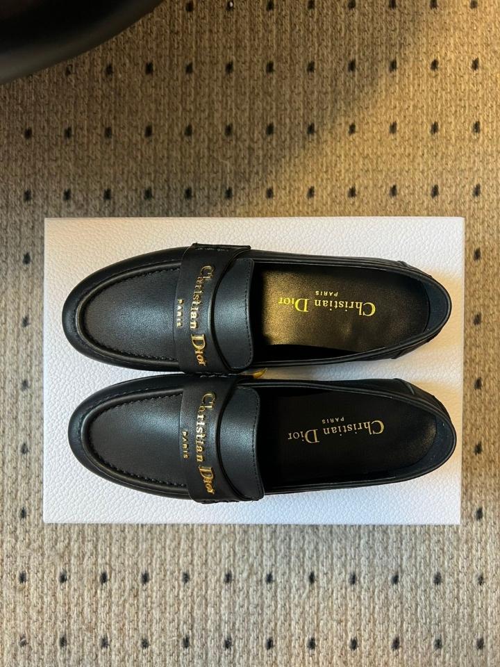 Dior Dior Boy Loafer
Black Supple Calfskin
KDF039VSO_S900 (1)-duoc-ban-tai-Hvip Shoes and Clothes